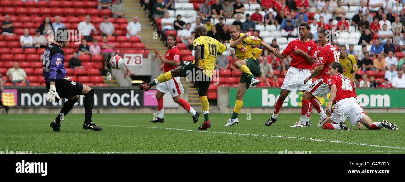 Plymouth Argyle's Barry Hayles (centre) fires in Plymouth's first goal during the Coca-Cola Football League Championship match at the Oakwell Ground, Barnsley. Stock Photo