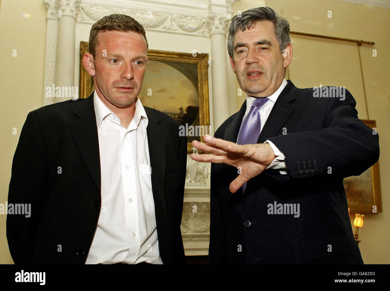 PM Brown meets Glasgow baggage handler 'hero' Stock Photo Alamy