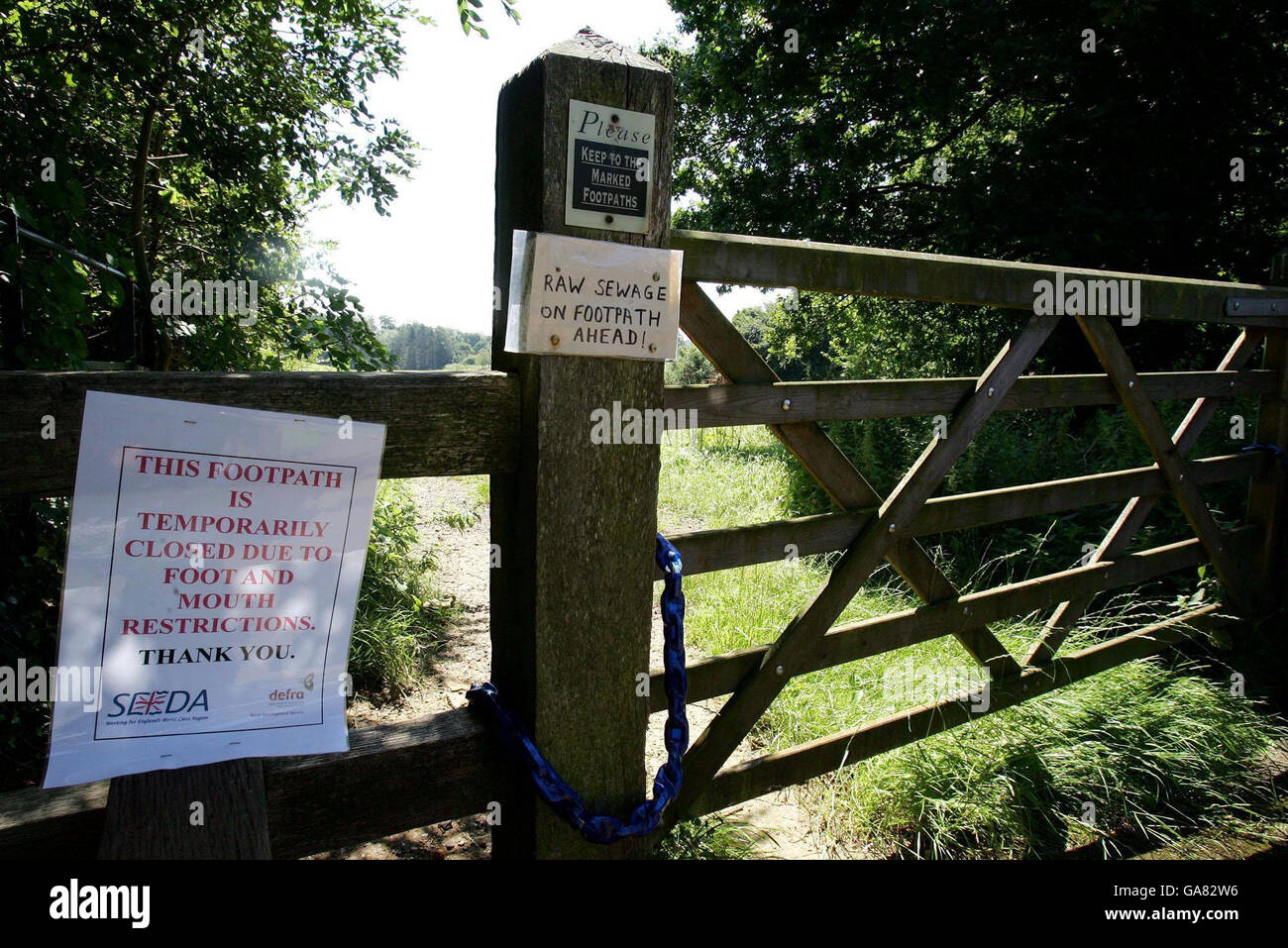 Signs warn of suspected outbreaks of Foot and Mouth disease in rural areas in Guildford, Surrey, following an outbreak of Foot and Mouth disease at a nearby farm. Stock Photo