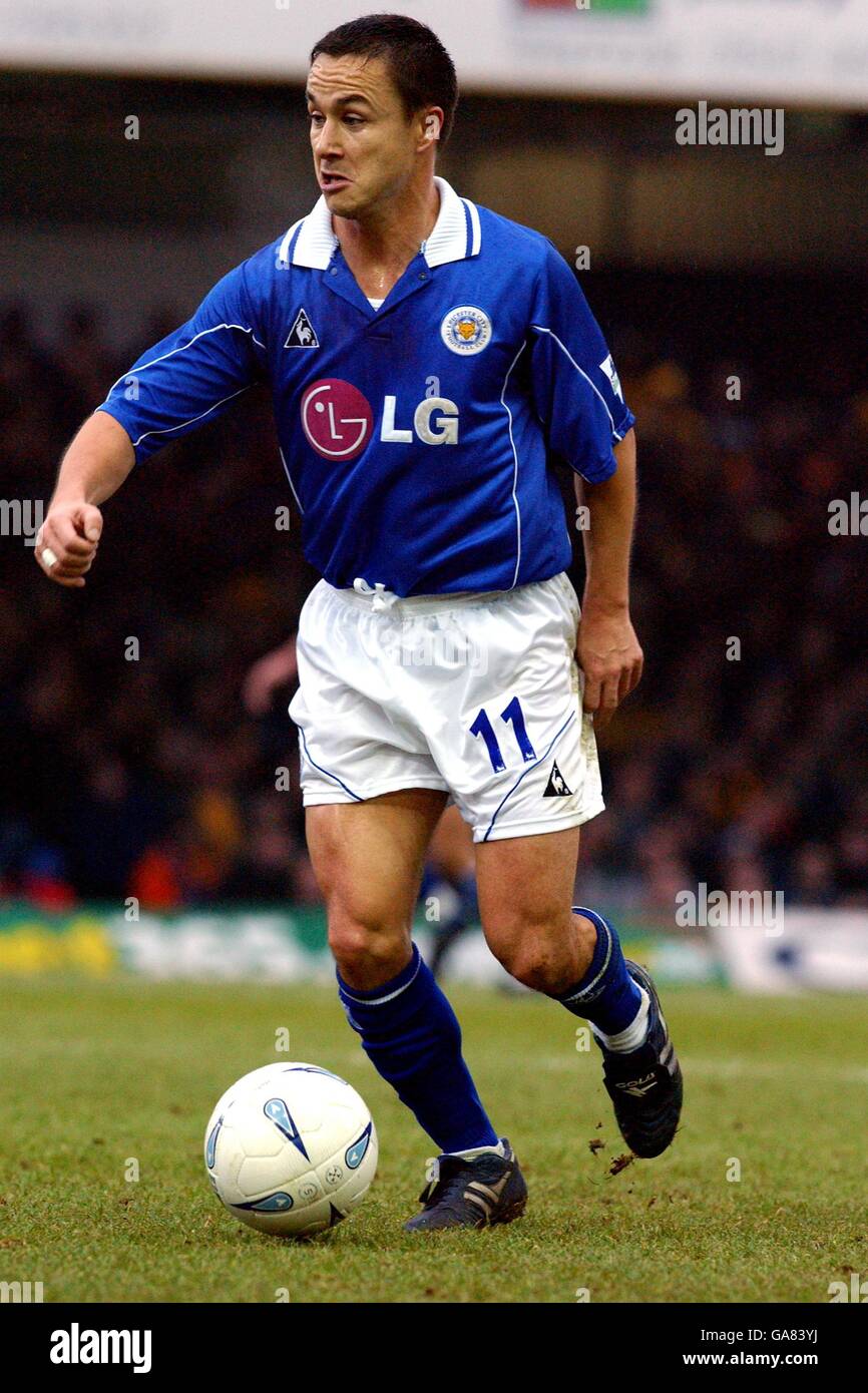 Soccer - AXA FA Cup - Third Round - Leicester City v Mansfield Town. Leicester City's Dennis Wise on the ball Stock Photo