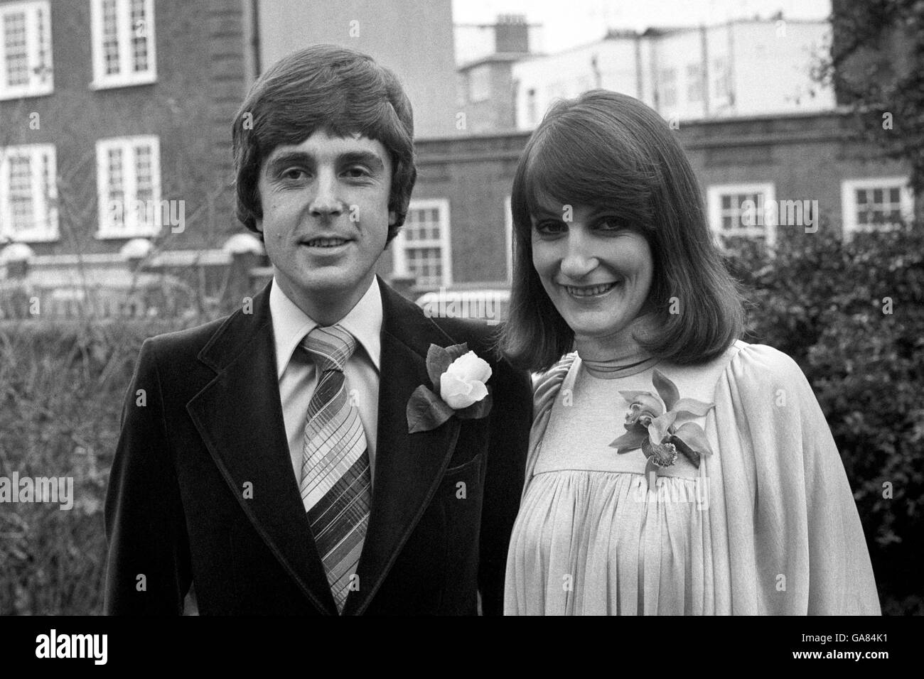 John Stapleton, one of the presenters of the BBC's "Nationwide" programme with his bride, 29 year old journalist Lynn Faulds Wood, after their wedding at Richmond Register Office. Stock Photo