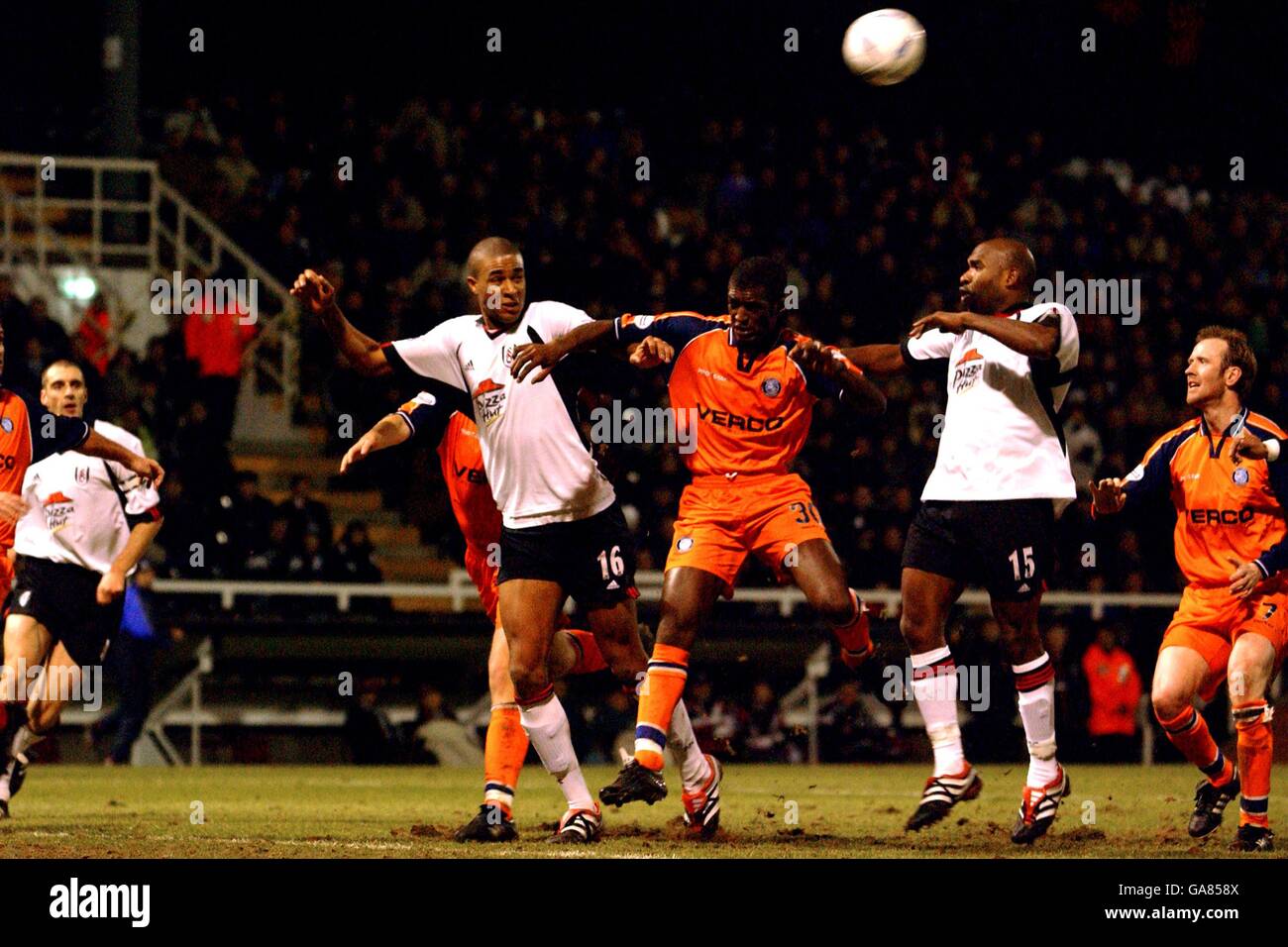 Soccer - AXA FA Cup - Third Round Replay - Fulham v Wycombe Wanderers. Wycombe Wanderers' Steve Brown gets between Fulham's Zat Knight and Barry Hayles Stock Photo