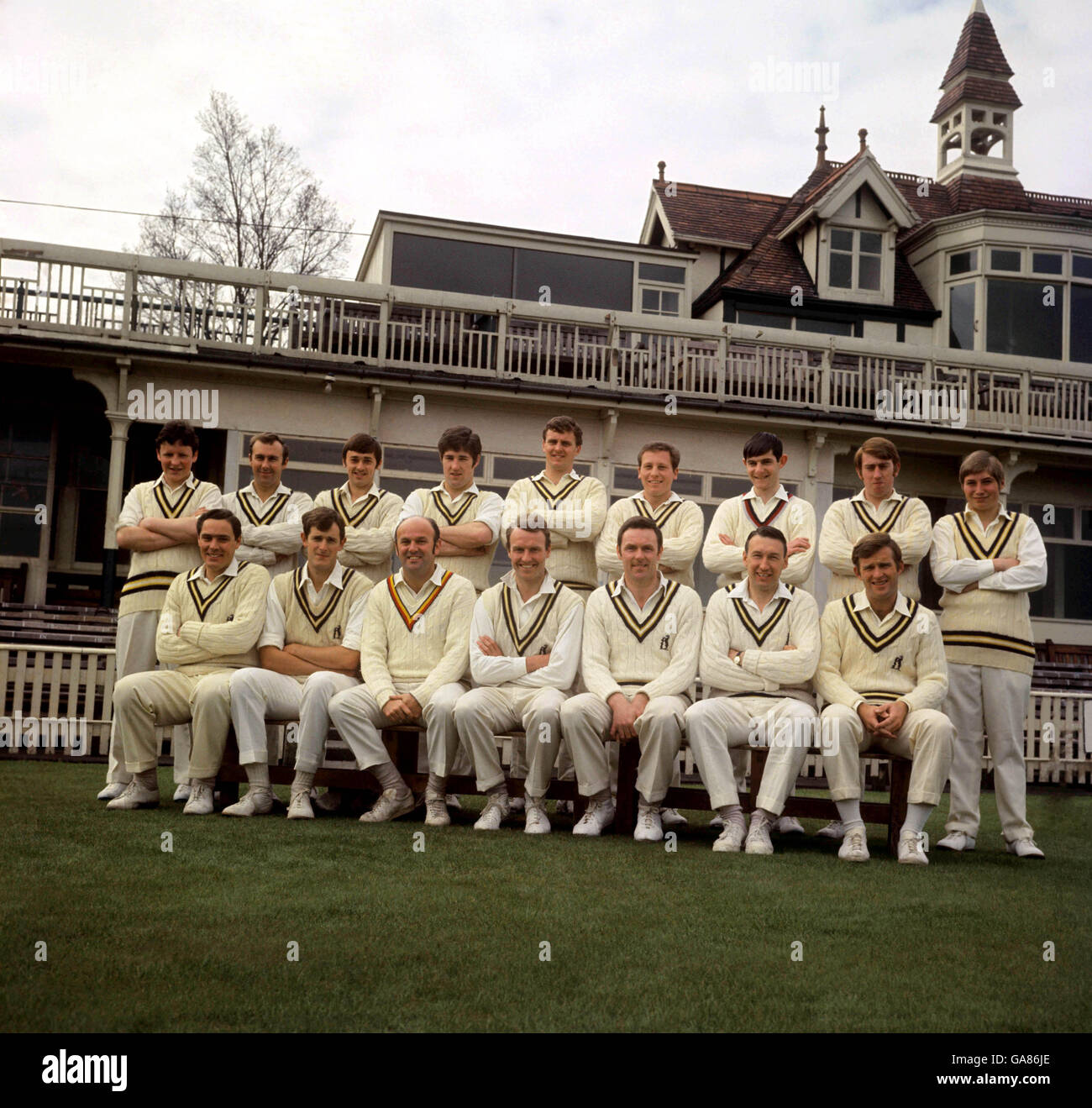 Warwickshire County Cricket Club Back Row: Flick, Abberley, Warner, Grey, Blenkiron. Gordon, McVicker, Hemmings, Bayley. Front Row: Jameson, Brown, Stewart, Smith (Captain), Bannister, Cartwright and Amiss. Stock Photo