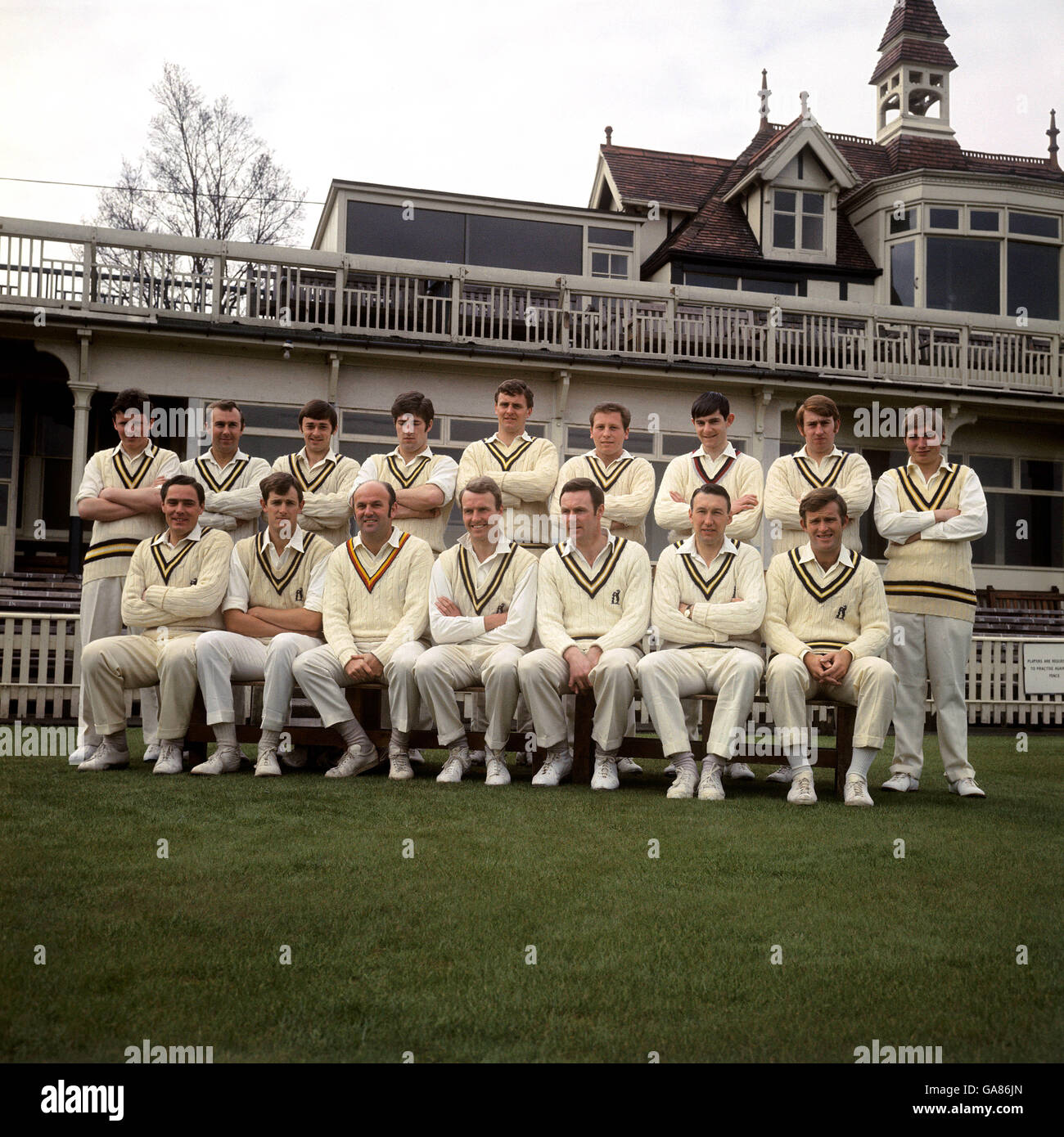 Warwickshire County Cricket Club Back Row: Flick, Abberley, Warner, Grey, Blenkiron, Gordon, McVicker, Hemmings, Bayley, Front Row: Jameson, Brown, Stewart, Smith (Captain), Bannister, Cartwright and Amiss. Stock Photo
