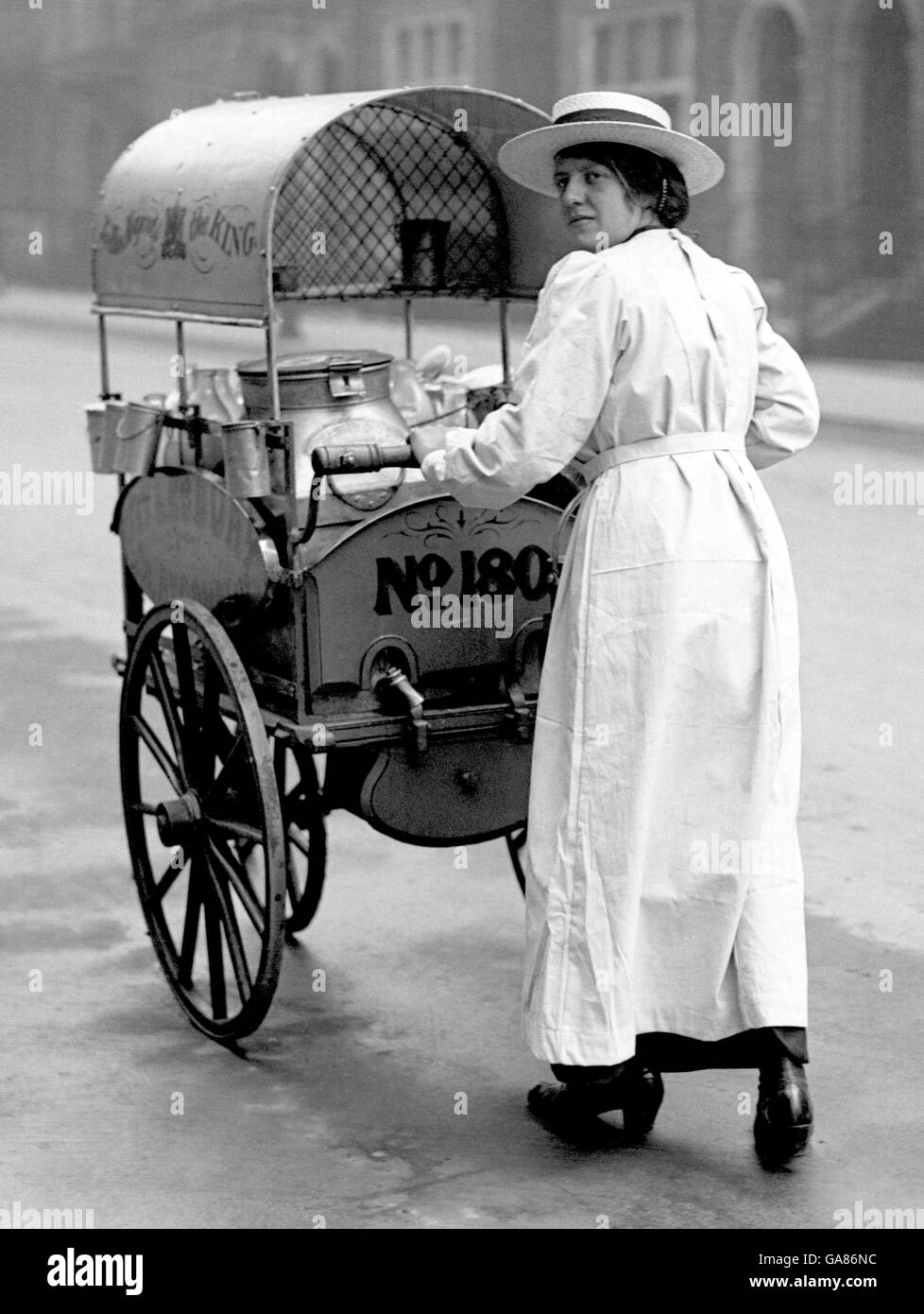 World War One - British Empire - The Home Front - Women at Work - London - 1916 Stock Photo