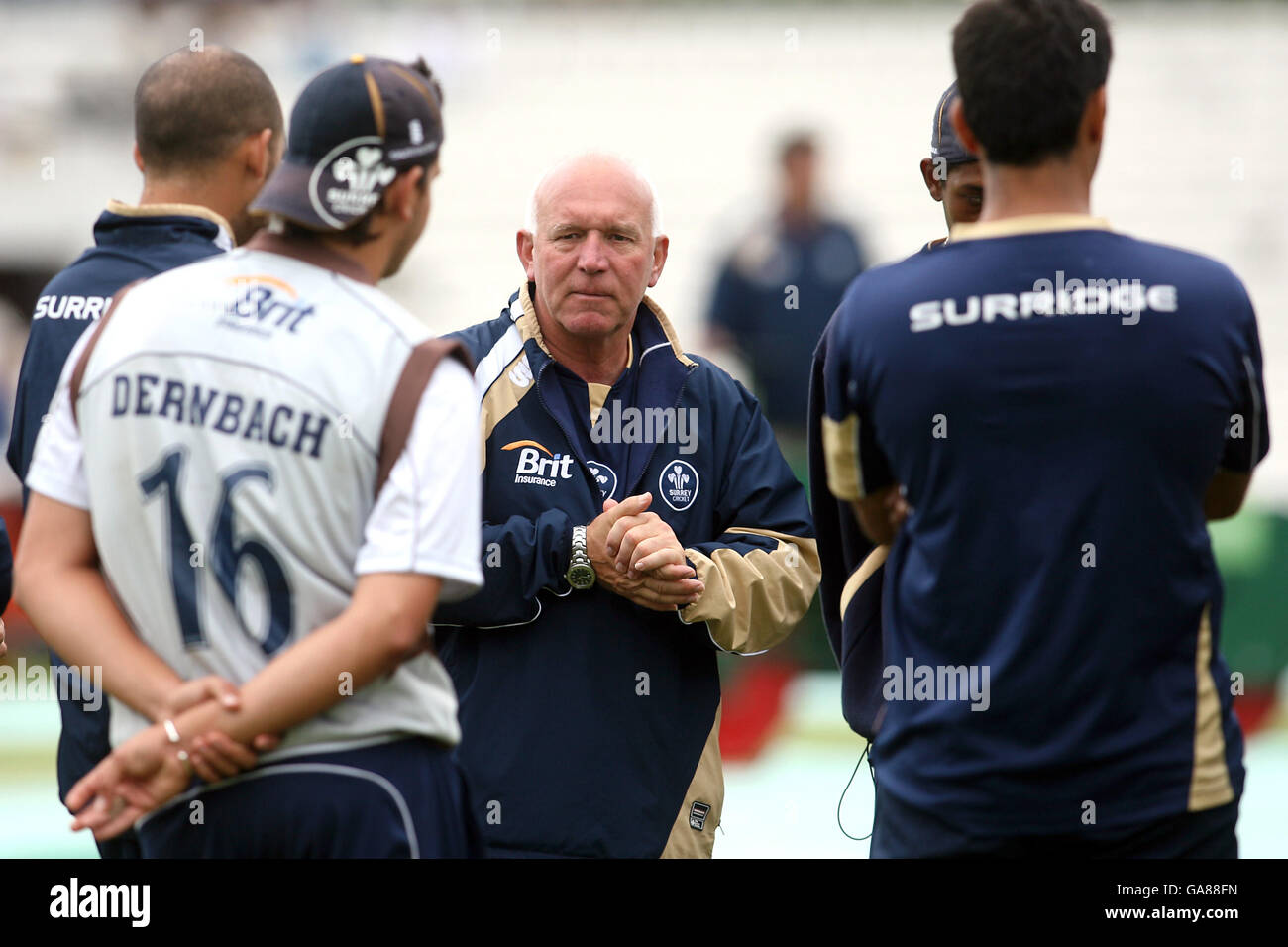 Surrey Brown Caps coach Mark Butcher talks to his players Stock Photo