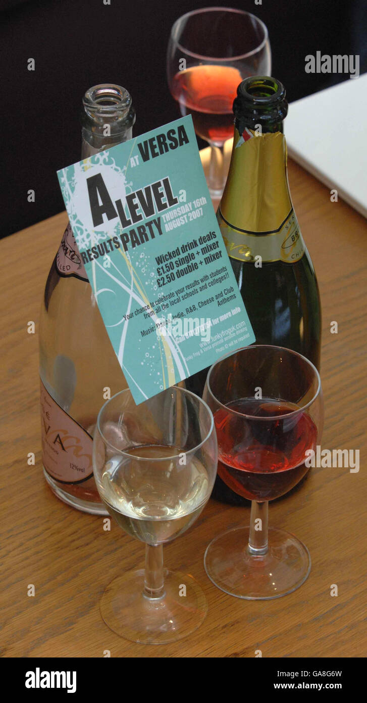 Alevel results hi-res stock photography and images - Alamy