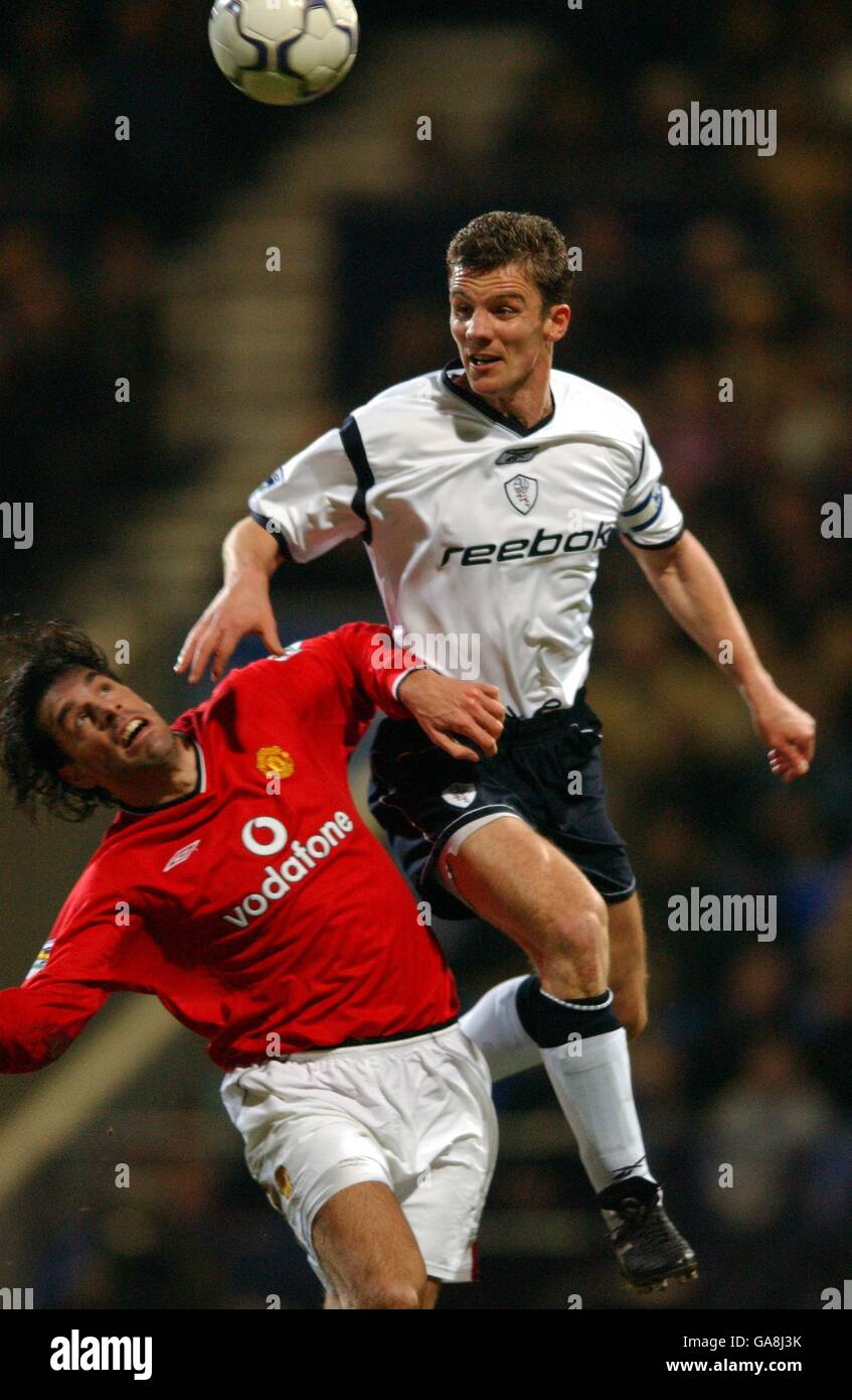 Ruud van Nistelrooy of Manchester United battles for the ball with Gudni Bergsson of Bolton Stock Photo