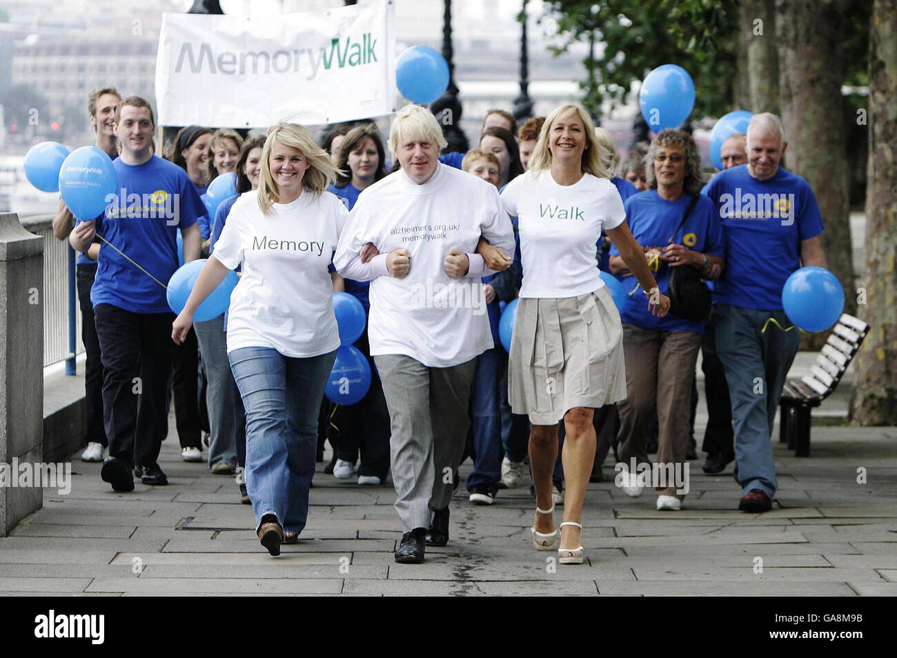Alzheimer's Society Ambassadors Sally Lindsay (centre left) and Tania Bryer (centre right) with supporter Boris Johnson MP launch the month-long countdown to the charity's annual 'Memory Walk' fundraisers on London's South Bank. Stock Photo