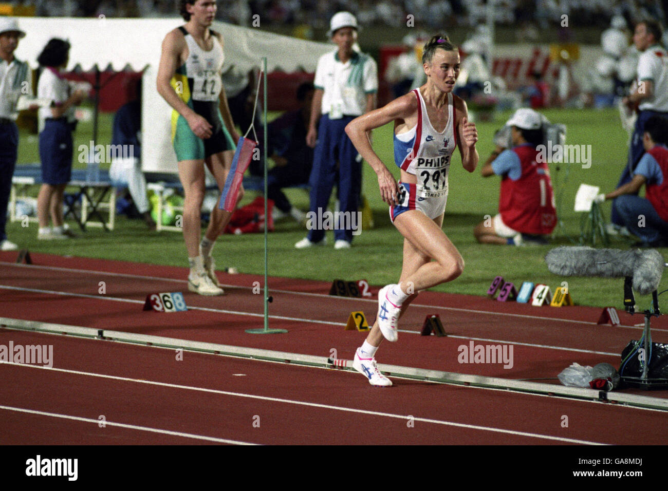 Athletics - World Championships Tokyo - 10,000m. Liz McColgan, Great Britain wins gold Stock Photo