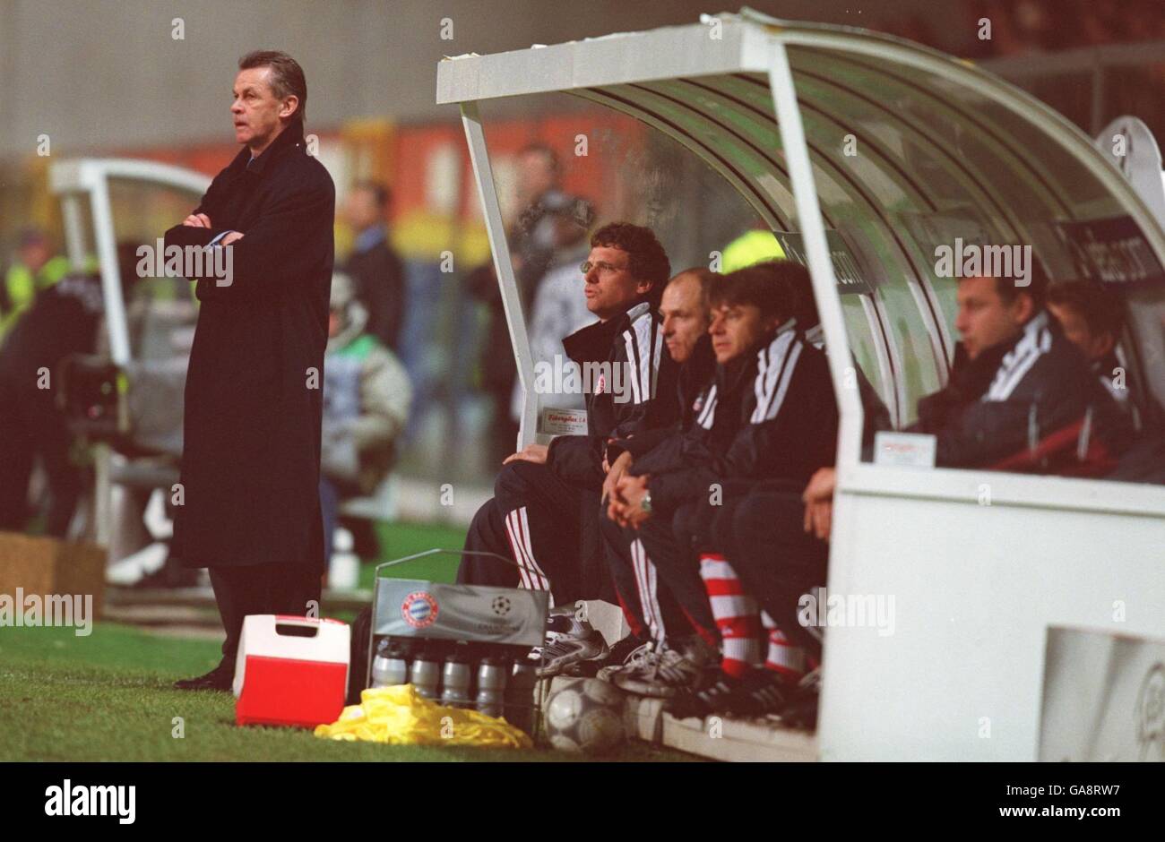Soccer - UEFA Champions League - Group A - Boavista v Bayern Munich. Bayern Munich's coach Ottmar Hitzfeld Stock Photo