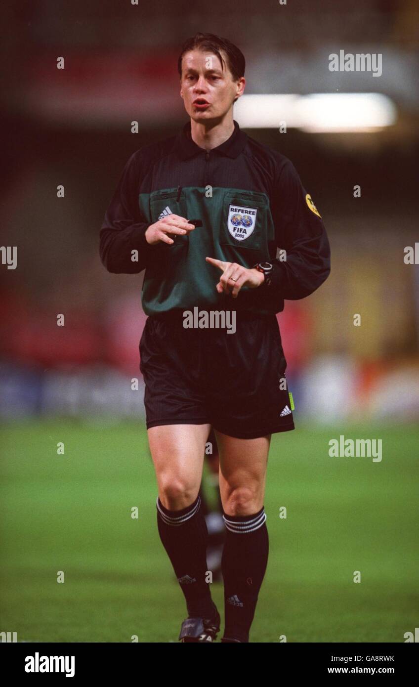 Soccer - UEFA Champions League - Group A - Boavista v Bayern Munich. Referee Lubos Michel Stock Photo