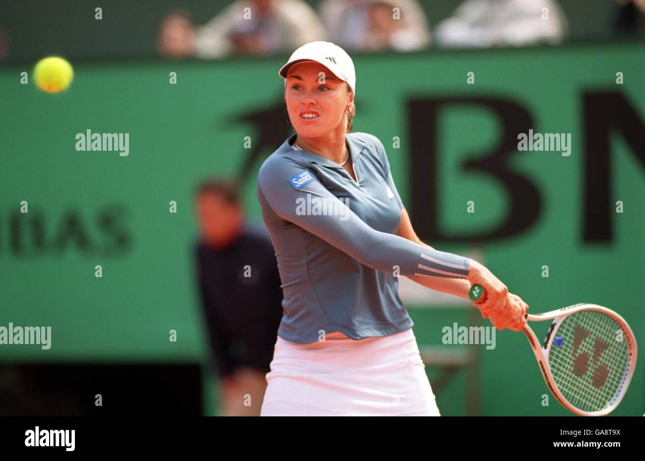 Tennis - French Open - Roland Garros. Martina Hingis in action against  Sandrine Testud Stock Photo - Alamy