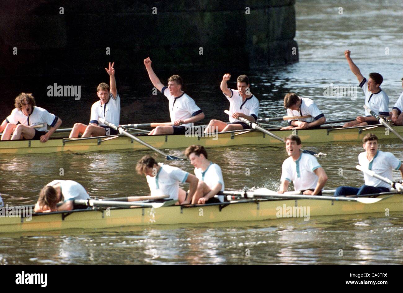 Matthew Pinsent (centre-clenched fist) leads the Oxford celebrations as the Cambridge crew collapse dejected Stock Photo