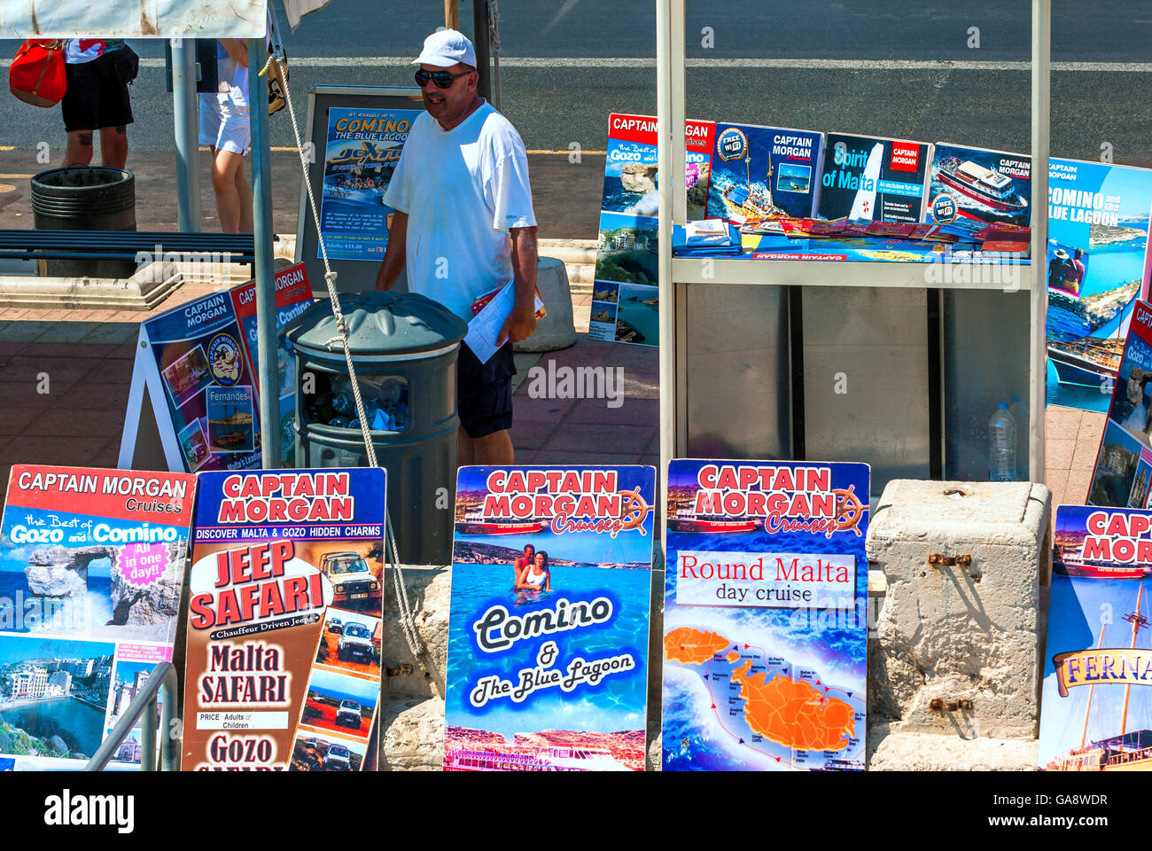 Travel agency brochures hi-res stock photography and images - Alamy