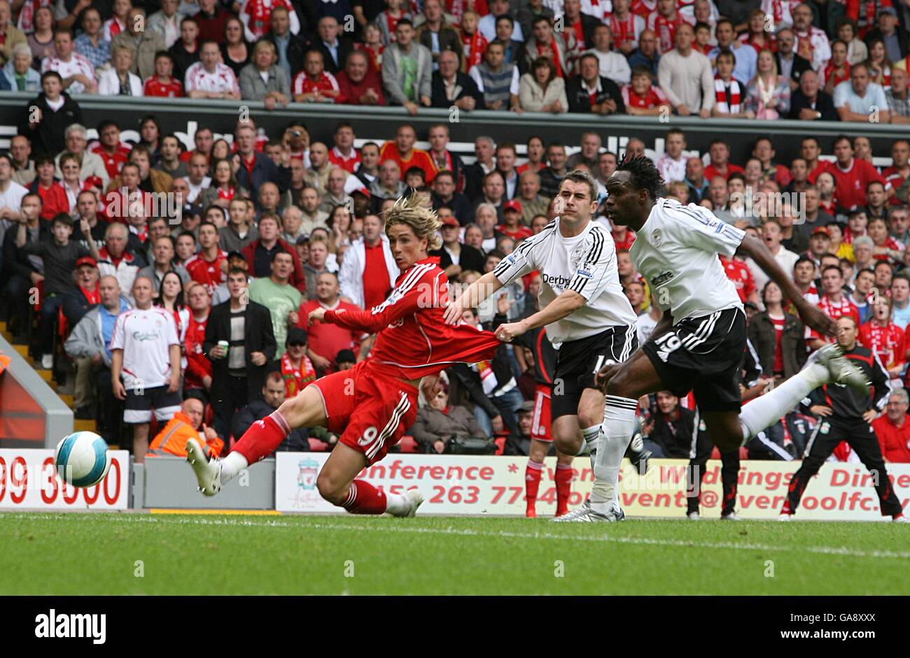 A Liverpool fan wear's a Fernando Torres shirt with the name crossed out  and replaced with Andy Carroll Stock Photo - Alamy