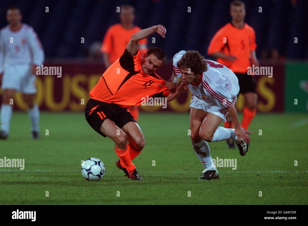 International Soccer - Friendly - Holland v Spain. Holland's Marc Overmars (l) is pulled back by Spain's Carles Puyol (r) Stock Photo
