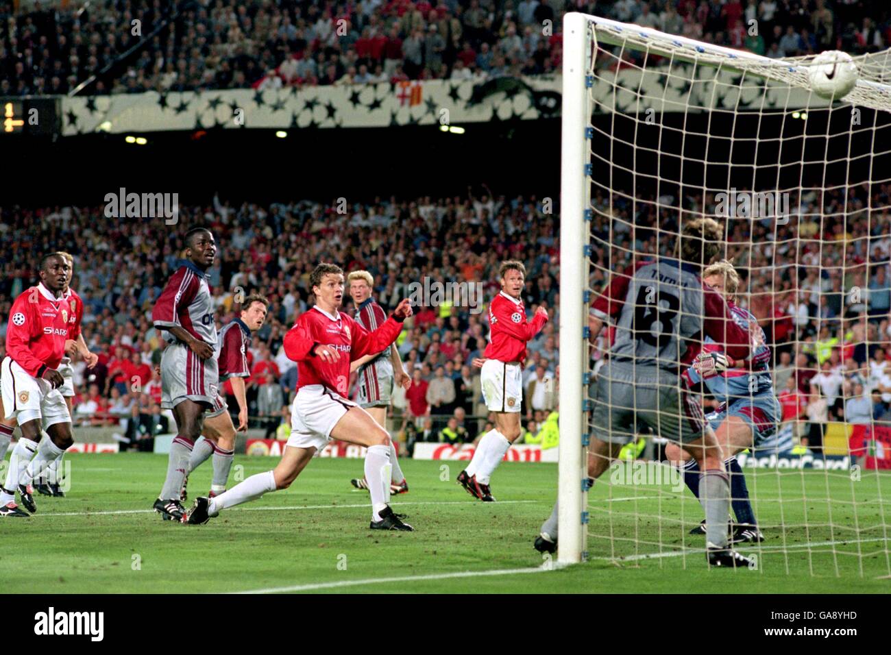 Manchester United 's Ole Gunnar Solskjaer scores the winning goal ...  Soccer - UEFA Champions League - Final - Manchester United v Bayern Munich  ... 26-05-1999 ... ... None ... Photo Credit