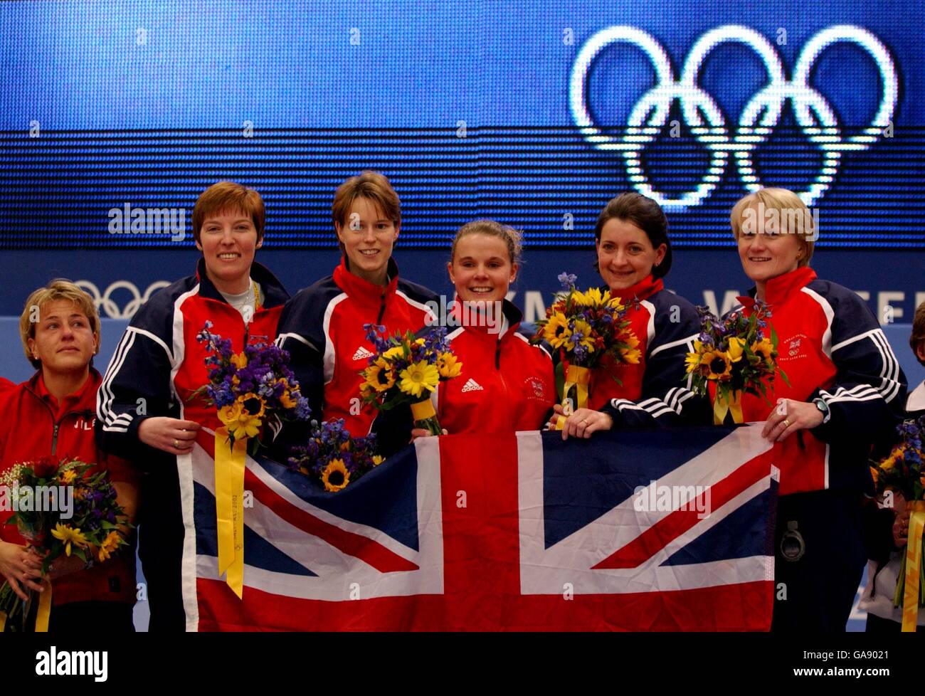 l-r; Margaret Morton, Janice Rankin, Fiona MacDonald, Debbie Knox and Rhona Martin celebrate winning the gold medal Stock Photo