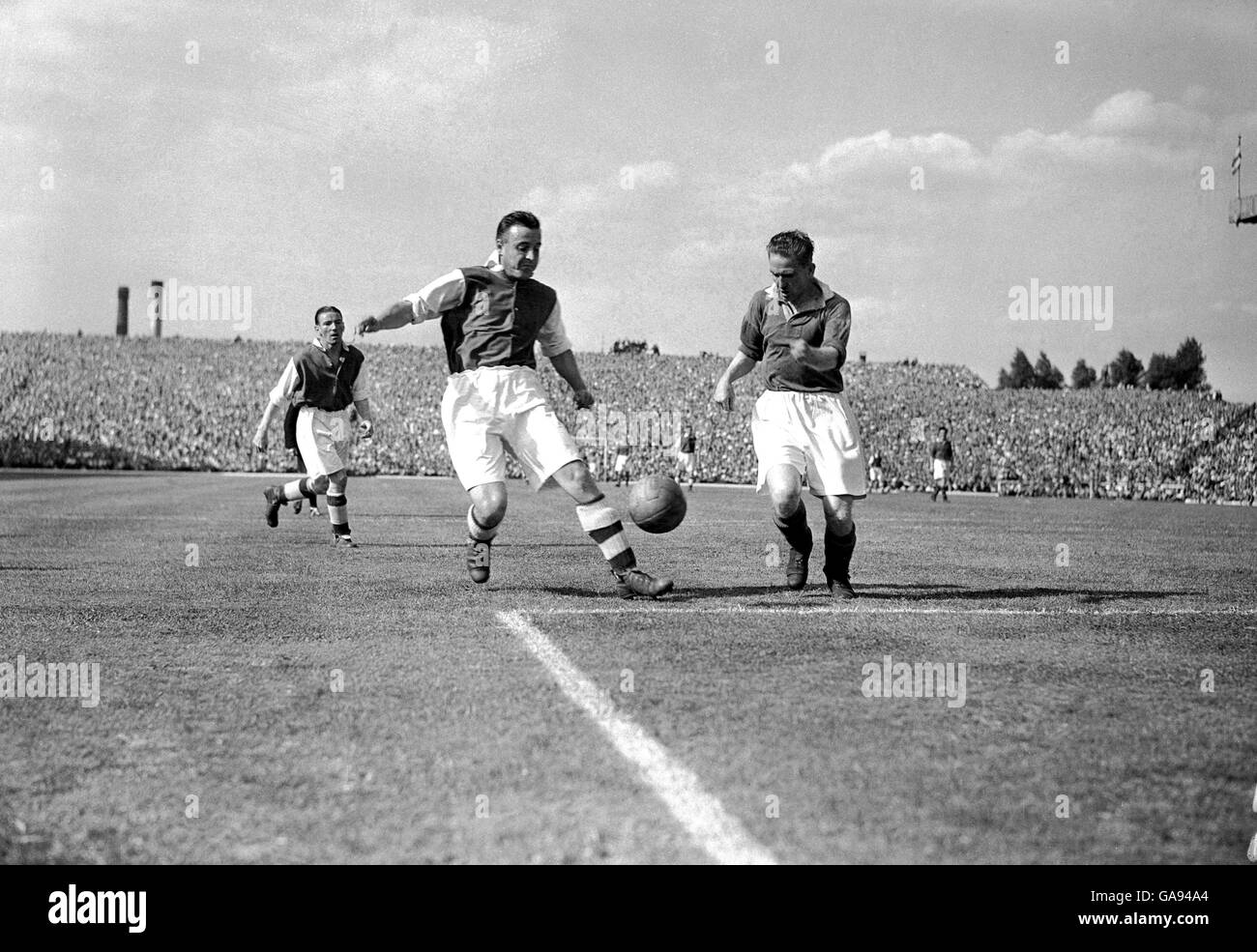 Soccer - Football League Division One - Arsenal v Manchester United. Manchester United's Jack Warner (r) in action Stock Photo