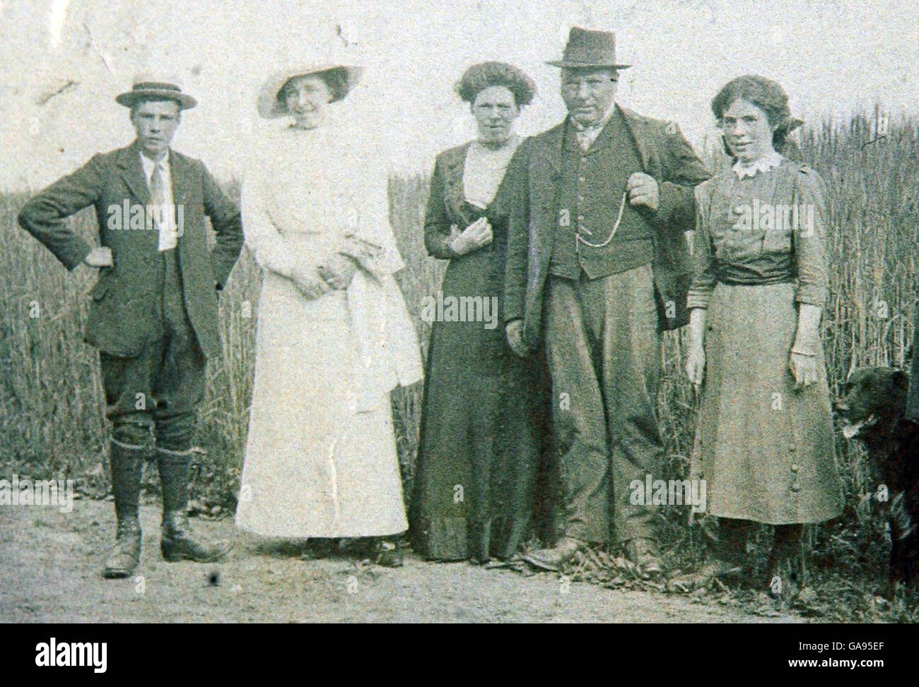 Collect photo dated 1911 of Mrs Mary Brown, who celebrated her 110th birthday today with a party at Eastlake Residential Home in Godalming, Surrey - picture shows Mrs Brown aged 14, (right) with farm workers. Stock Photo