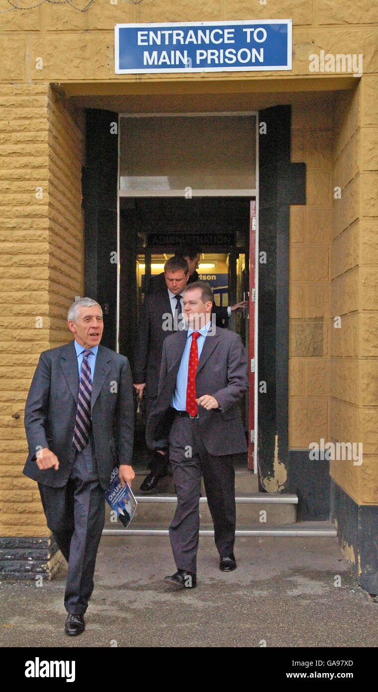 Justice Minister Jack Straw Visiting A Jail Today For The First Time Since Last Month S Prison Officers Pay Strike He Has Been At Hmp Preston Taking Part In A Round Table Chat With