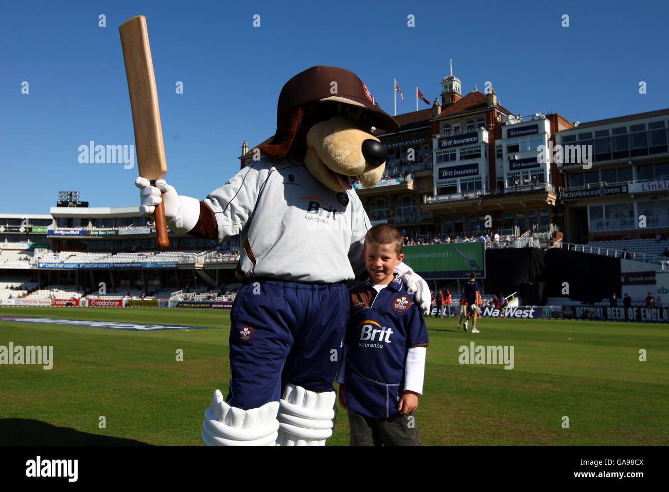 Surrey Brown Caps mascot Kenny Kennington with mascot Harrt Stock Photo