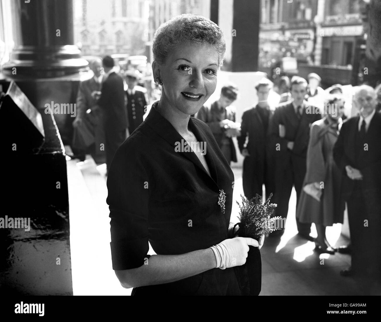 American singer of stage and screen fame, Mary Martin, arrives at the Theatre Royal, Drury Lane, London today to begin rehearsal for her role in the London production of 'South Pacific'. Stock Photo