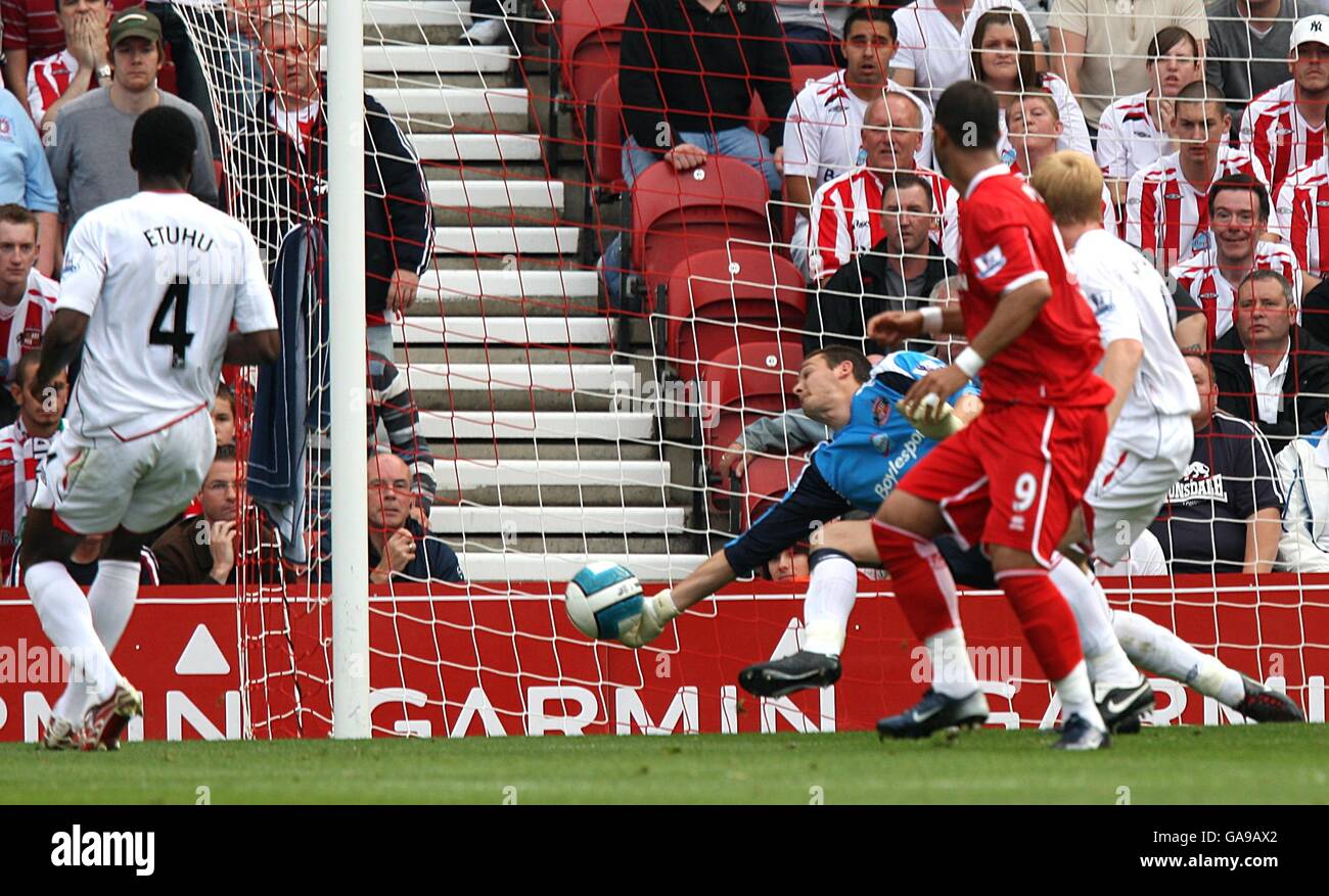 Soccer - Barclays Premier League - Middlesbrough v Sunderland - Riverside Stadium. Sunderland goalkeeper Craig Gordon can not stop a shot from Julio Arca for the second goal of the match Stock Photo