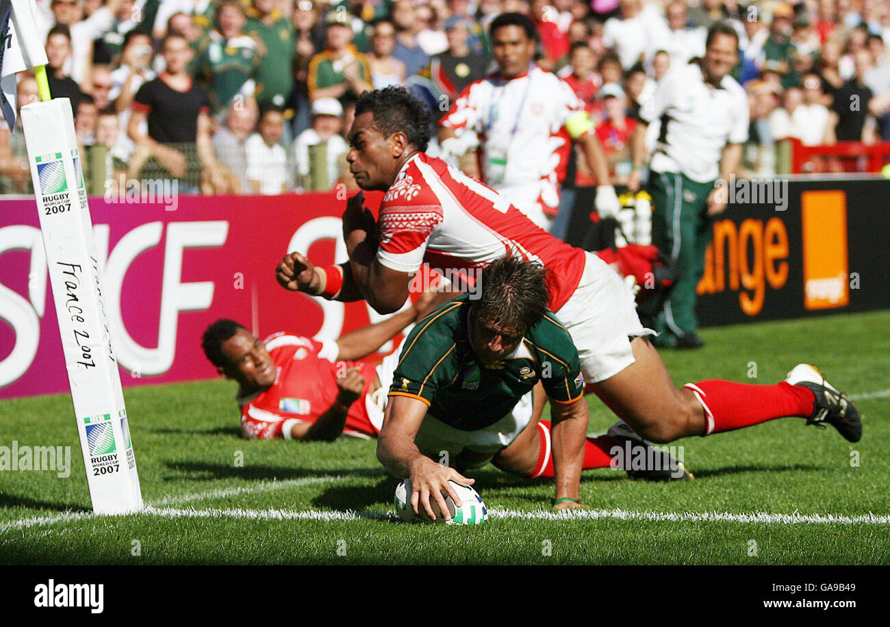 Rugby Union - IRB Rugby World Cup 2007 - Pool A - South Africa v Tonga - Stade Felix Bollaert. South Africa's Bobby Skinstad scores their third try during the IRB Rugby World Cup Pool A match at Stade Felix Bollaert, Lens, France. Stock Photo