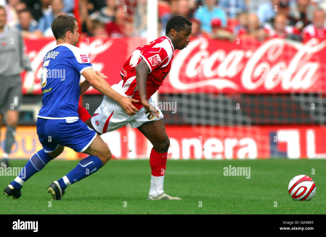 Charlton Athletic's Jose Semedo (right) and Leicester City's Stephen Clemence battle for the ball during the Coca-Cola Football Championship match at The Valley, London. Stock Photo