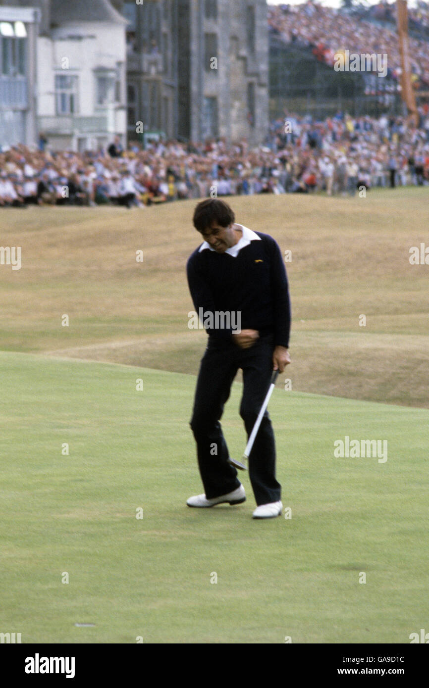 Open Champion Severiano Ballesteros celebrates on the 18th green after sinking the winning putt Stock Photo