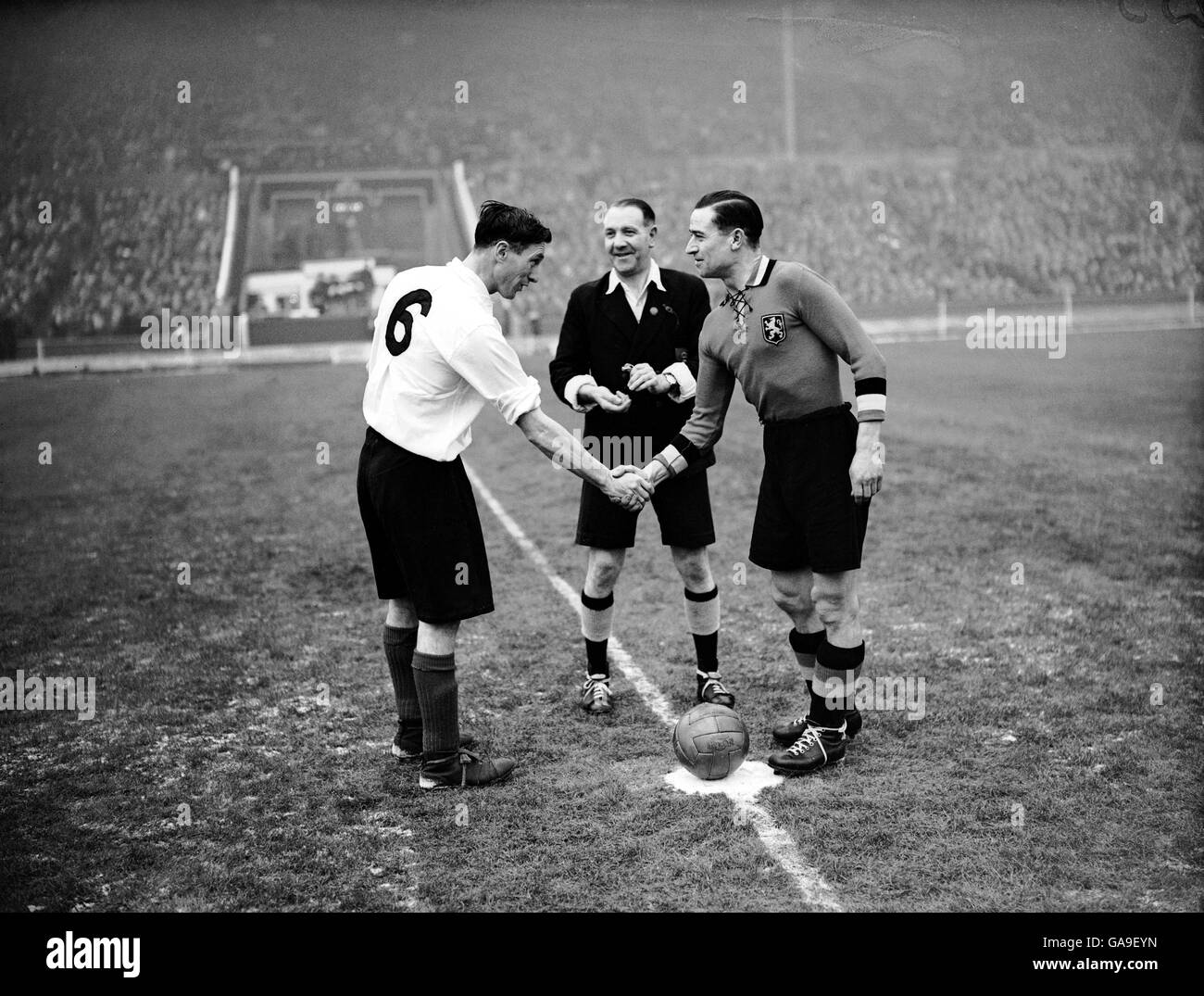 reader Black and White Stock Photos & Images Alamy