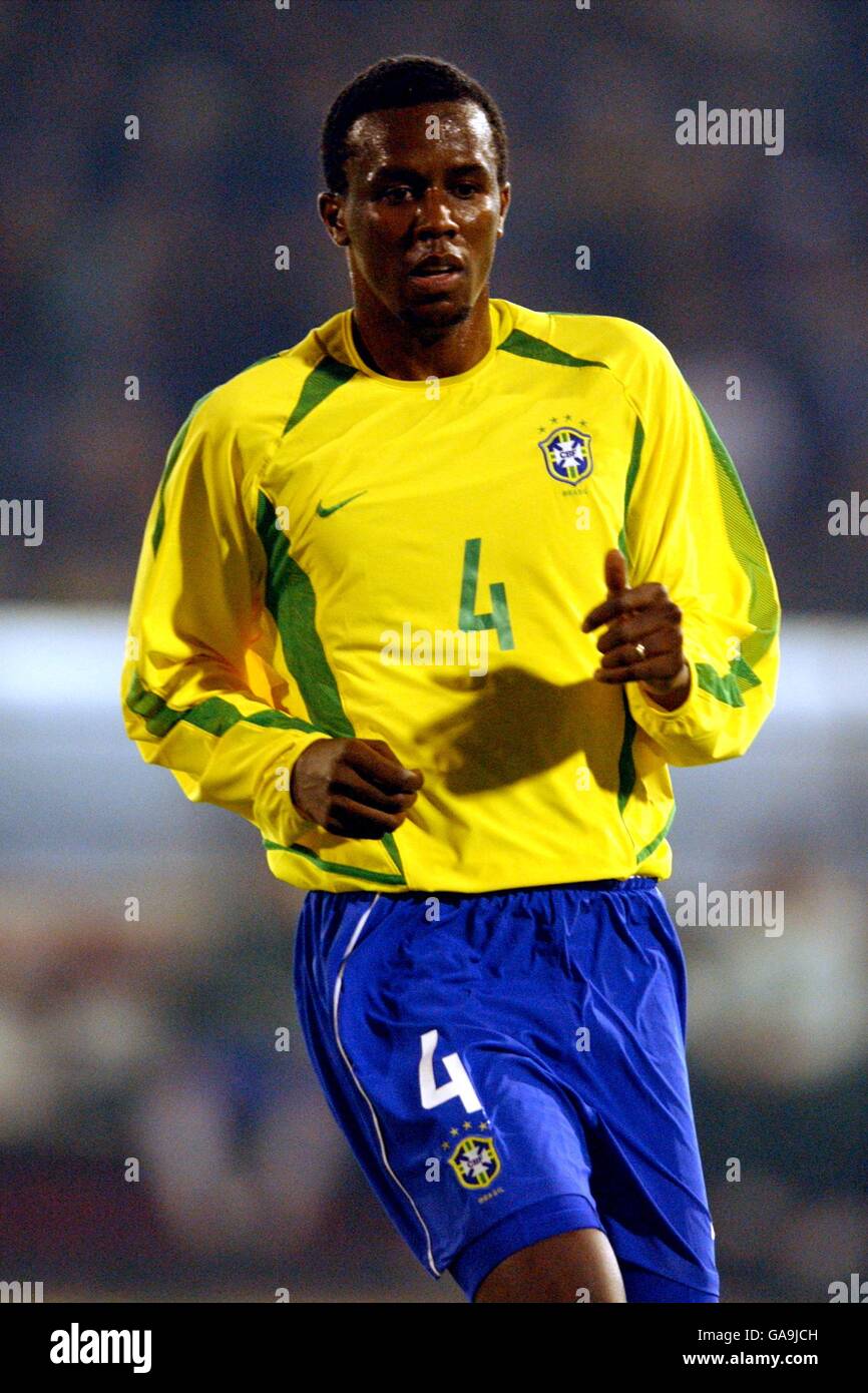 ROQUE JUNIOR BRAZIL & LEEDS UNITED FC WALKERS STADIUM LEICESTER ENGLAND 12  October 2003 Stock Photo - Alamy