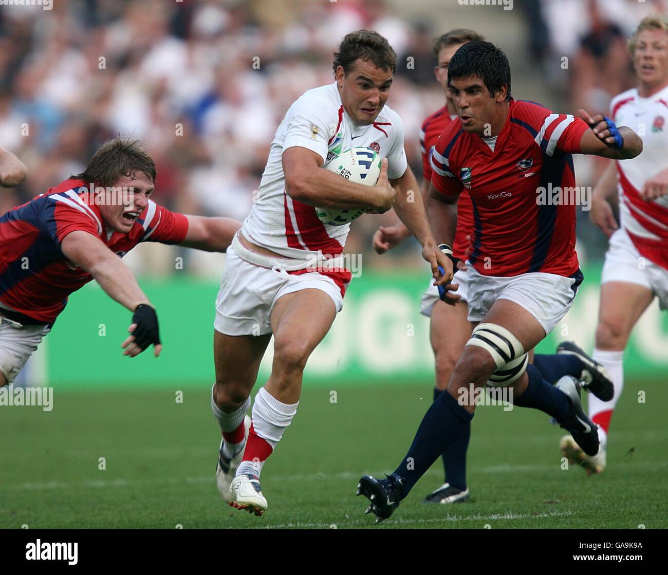 Rugby Union - IRB Rugby World Cup 2007 - Pool A - England v USA - Stade Felix Bollaert. England's Olly Barkley attempts to avoid the tackles from two USA players Stock Photo