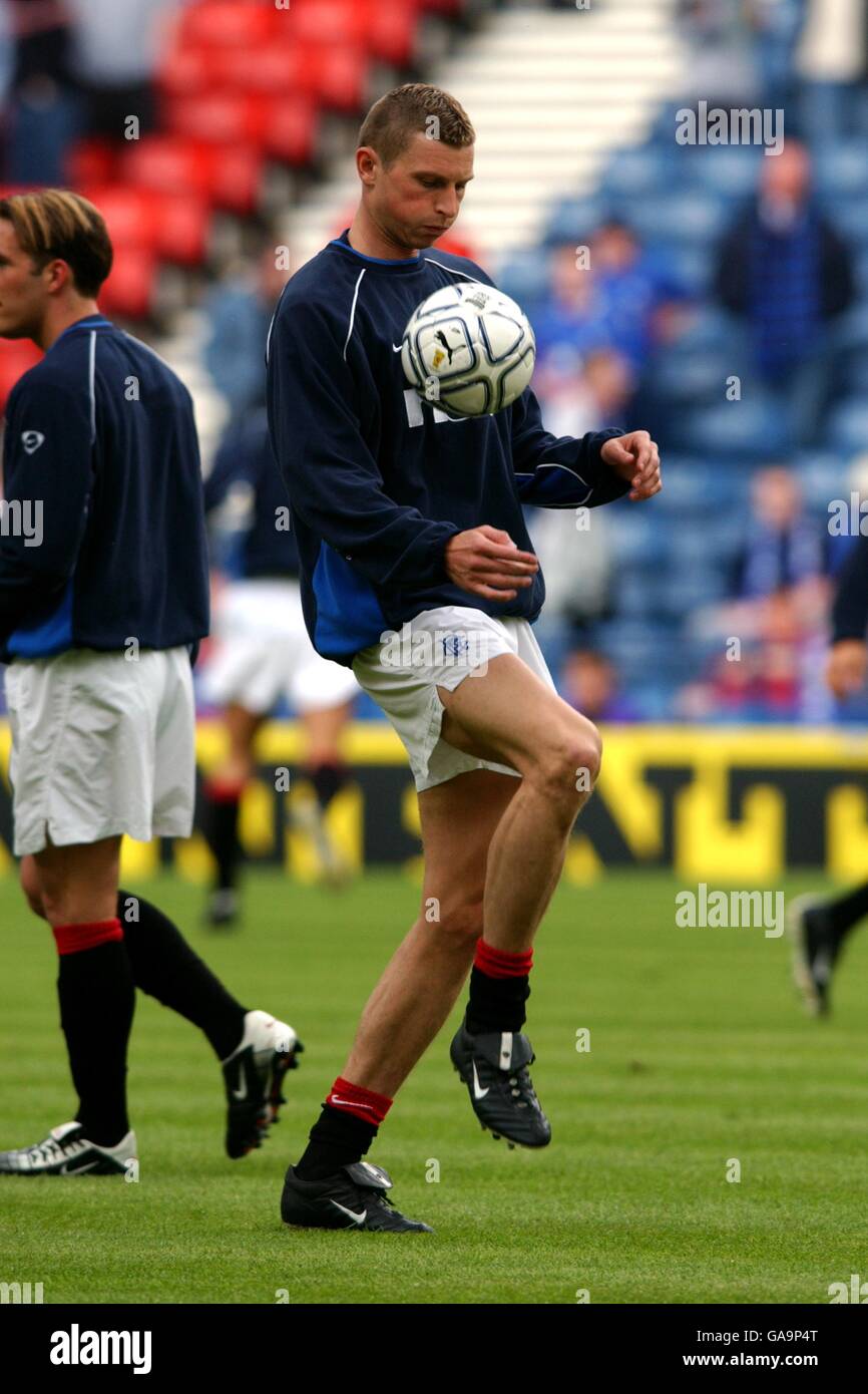 Soccer - Tennent's Scottish Cup Final - Celtic v Rangers. Rangers' Tore Andre Flo warms up before the game Stock Photo