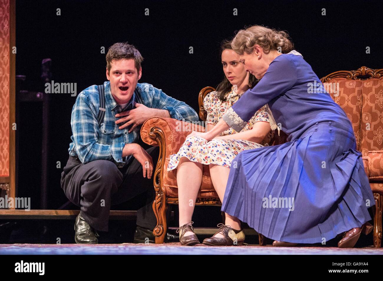 Cherry Jones Glass Menagerie