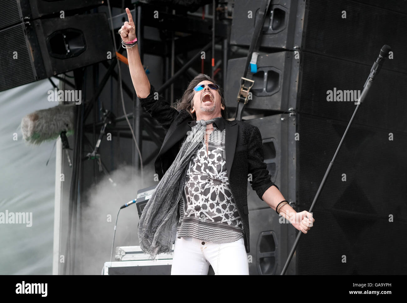 Wacken, Germany. 4th Aug, 2016. US Rock band Foreigner with singer Kelly Hansen performing at the Wacken Open Air festival in Wacken, Germany, 4 August 2016. 75,000 fans celebrate the (according to the organisers) worldwide biggest Heavy Metal festival. PHOTO: AXEL HEIMKEN/dpa/Alamy Live News Stock Photo