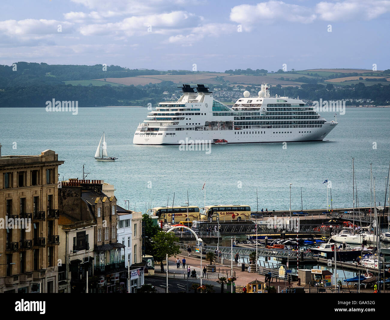 GB - DEVON: Torquay harbour, 5th August, 2016. MS Seabourn Quest (Nassau) arrival in Torbay with Torquay harbour in foreground, Devon, UK 05.August 2016 Credit:  nagelestock.com/Alamy Live News Stock Photo