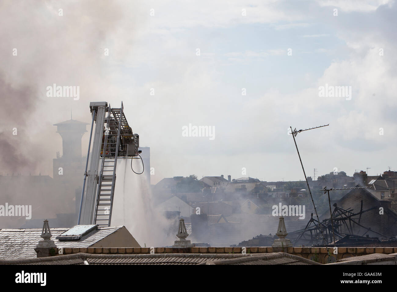 Great Yarmouth Uk 5th Aug 2016 Fire Fighters Attending Fire At An Indoor Market And Bowling