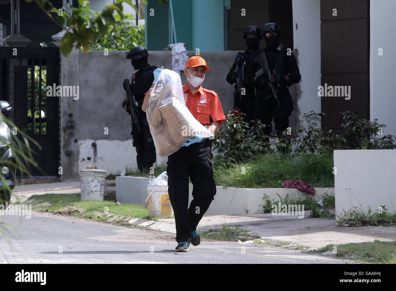 Batam, Riau Islands, Indonesia. 5th Aug, 2016. Indonesian anti-terror ...