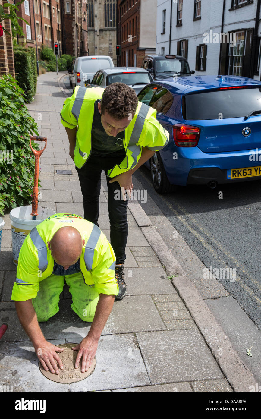 Eton, UK. 5th August, 2016. A contractor installs a marker for