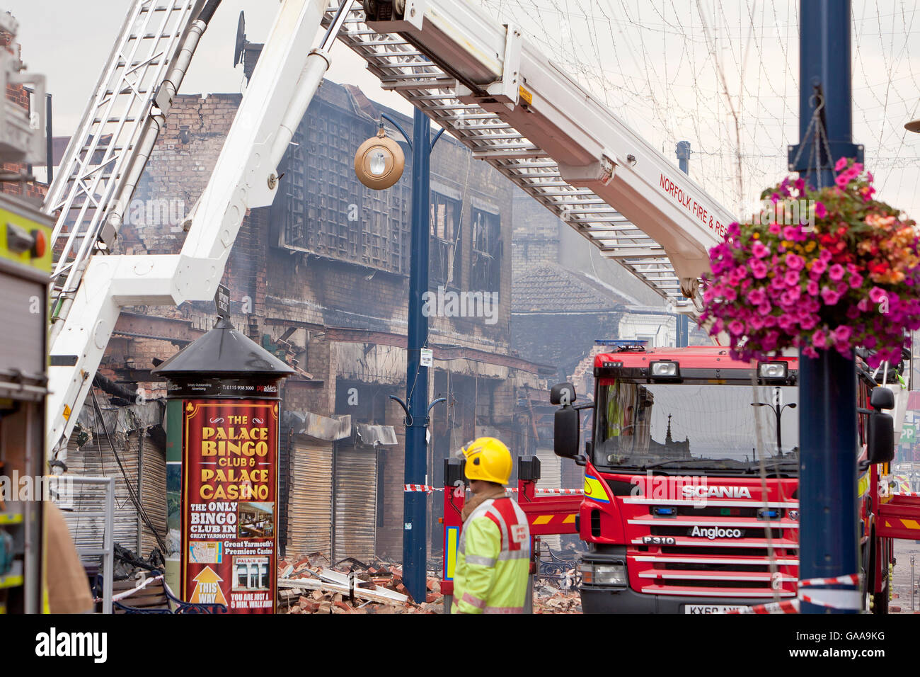 The Burnt Out Retail Units And Bowling Alley On Regent Road In Great Stock Photo Alamy