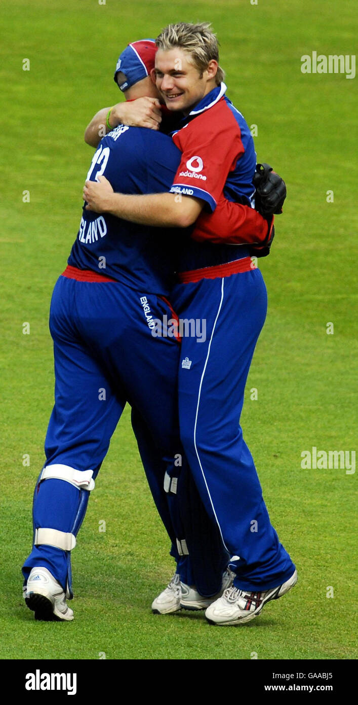 England's Luke Wright celebrates his catch of India's Gautam Gambhir with Matthew Prior during the Seventh NatWest One Day International at Lord's, London. Stock Photo