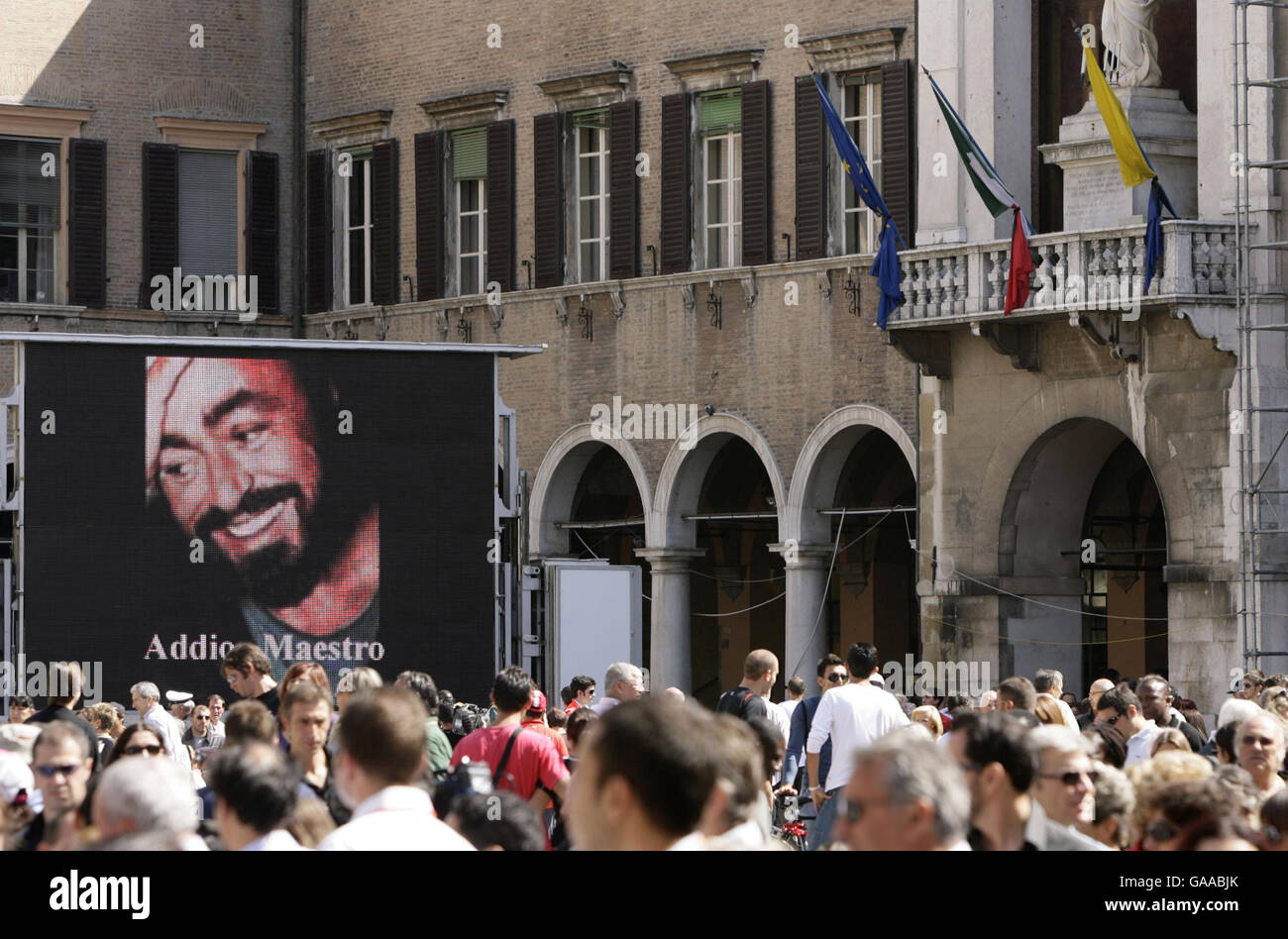 Luciano pavarotti funeral hires stock photography and images Alamy