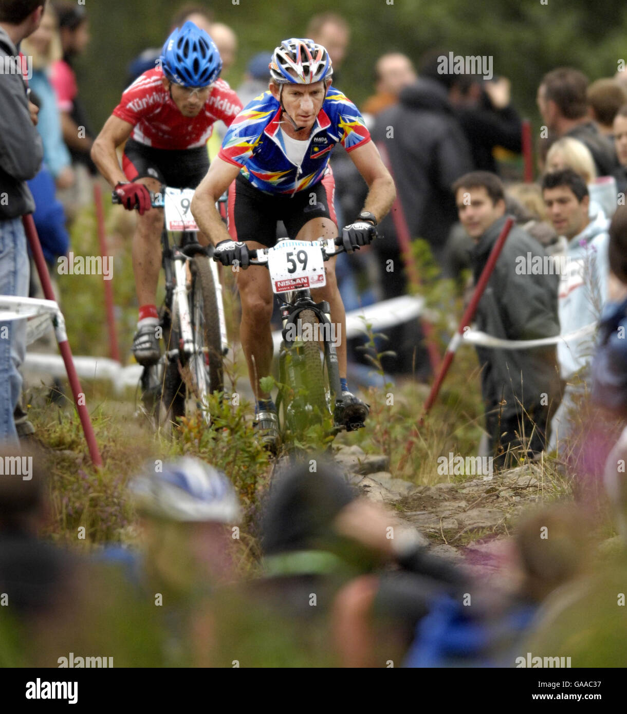 STANDALONE Photo. Mannie Heymans (front) competes part in the Elite Men's Cross Country during the UCI Mountain Bike Trials World Championships 2007, near Fort William, Scotland Stock Photo
