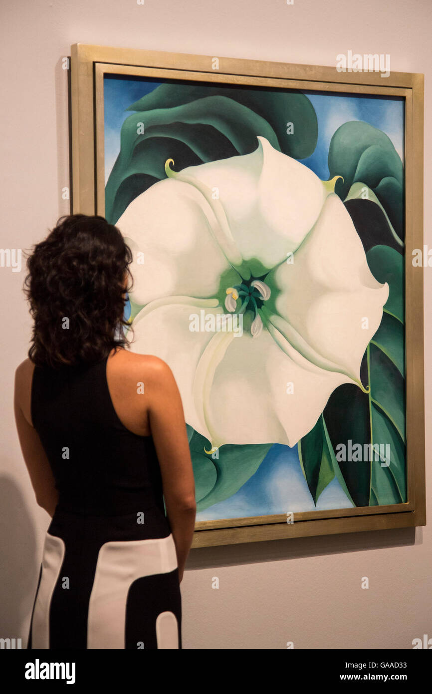 London, UK. 4 July 2016. Jimson Weed/White Flower No. 1, 1932, Crystal Bridges Museum of American Art. On 6 July 2016 Tate Modern opens the most significant exhibition of modernist painter Georgia O'Keeffe ever to be held outside of America. Featuring over 100 major works from more than 60 lenders across 23 US states, this retrospective is a once-in-a-generation opportunity for European audiences to view O'Keeffe's iconic paintings. The exhibition runs from 6 July to 30 October 2016. Stock Photo