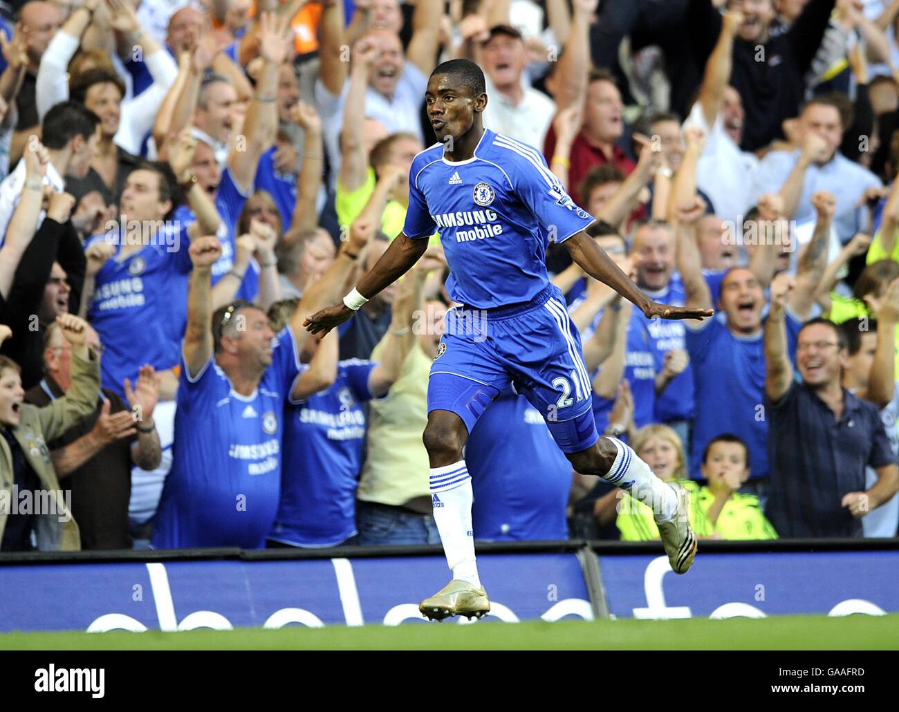 Chelsea's Salomon Kalou celebrates scoring the opening goal of th ematch  only for it to be disallowed Stock Photo - Alamy