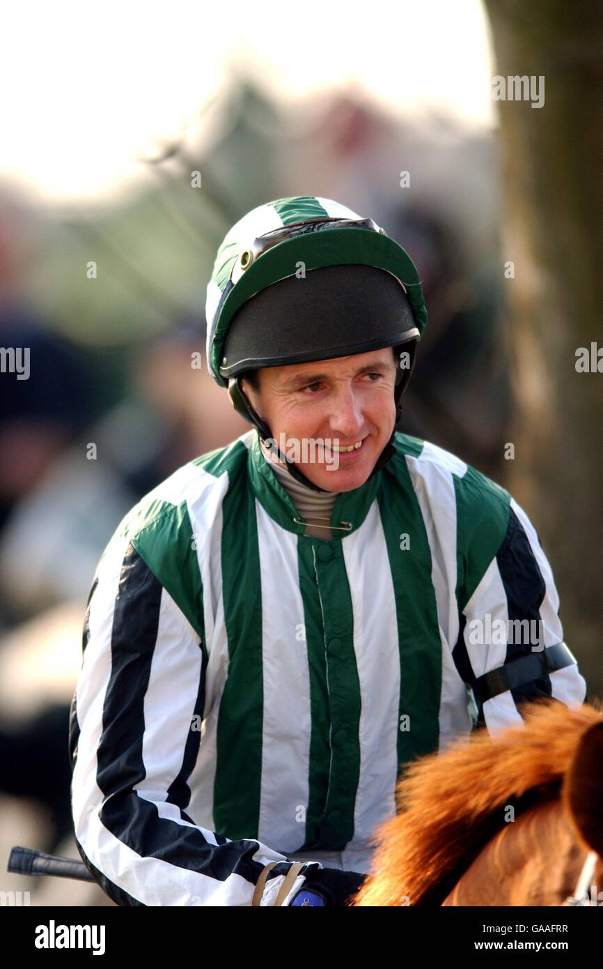 Martell grand national aintree hi-res stock photography and images - Alamy