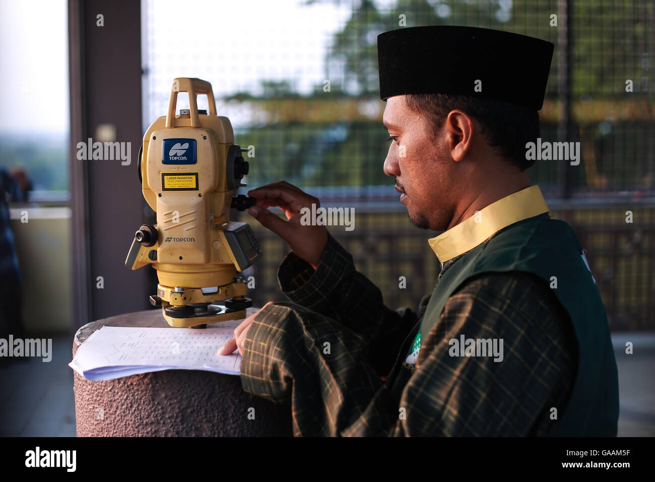 Kuala Selangor, Malaysia. 04th July, 2016. An officer from Malaysian Islamic installs a telescope to sight the new moon crescent at the peak of Bukit Malawati. © Ady Abd Ropha/Pacific Press/Alamy Live News Stock Photo